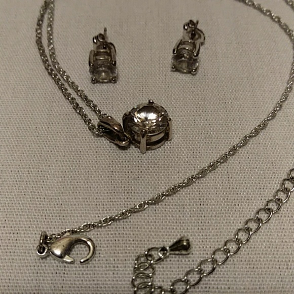 Vintage Avon Cubic Zirconia Necklace and Pierce Earring Set Silver Tone - Picture 5 of 5